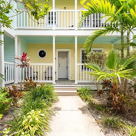 Conch Adventure By Avantstay Great Location W Patio Outdoor Dining And Shared Pool Week Long Stays